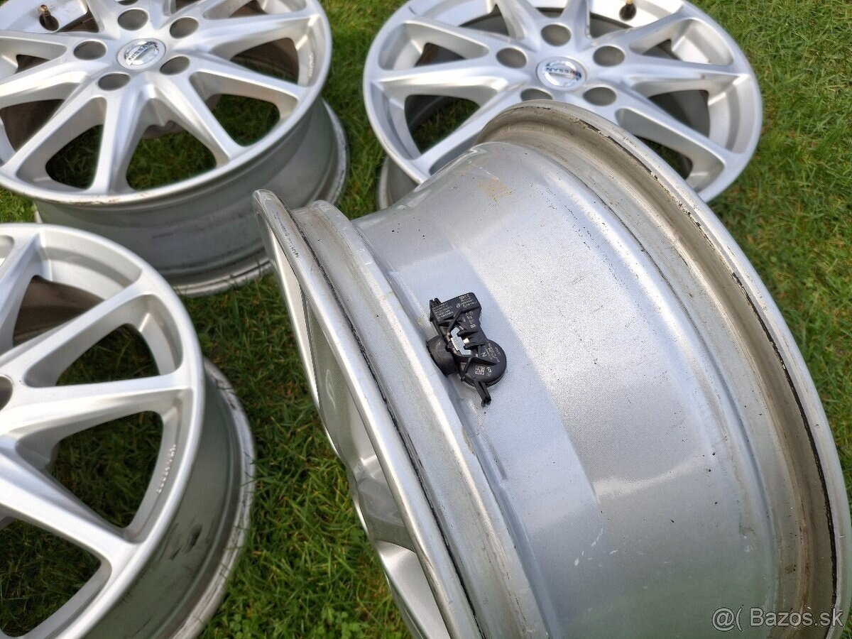 samotné 16" ALU 5x114,3 NISSAN + TPMS - 4