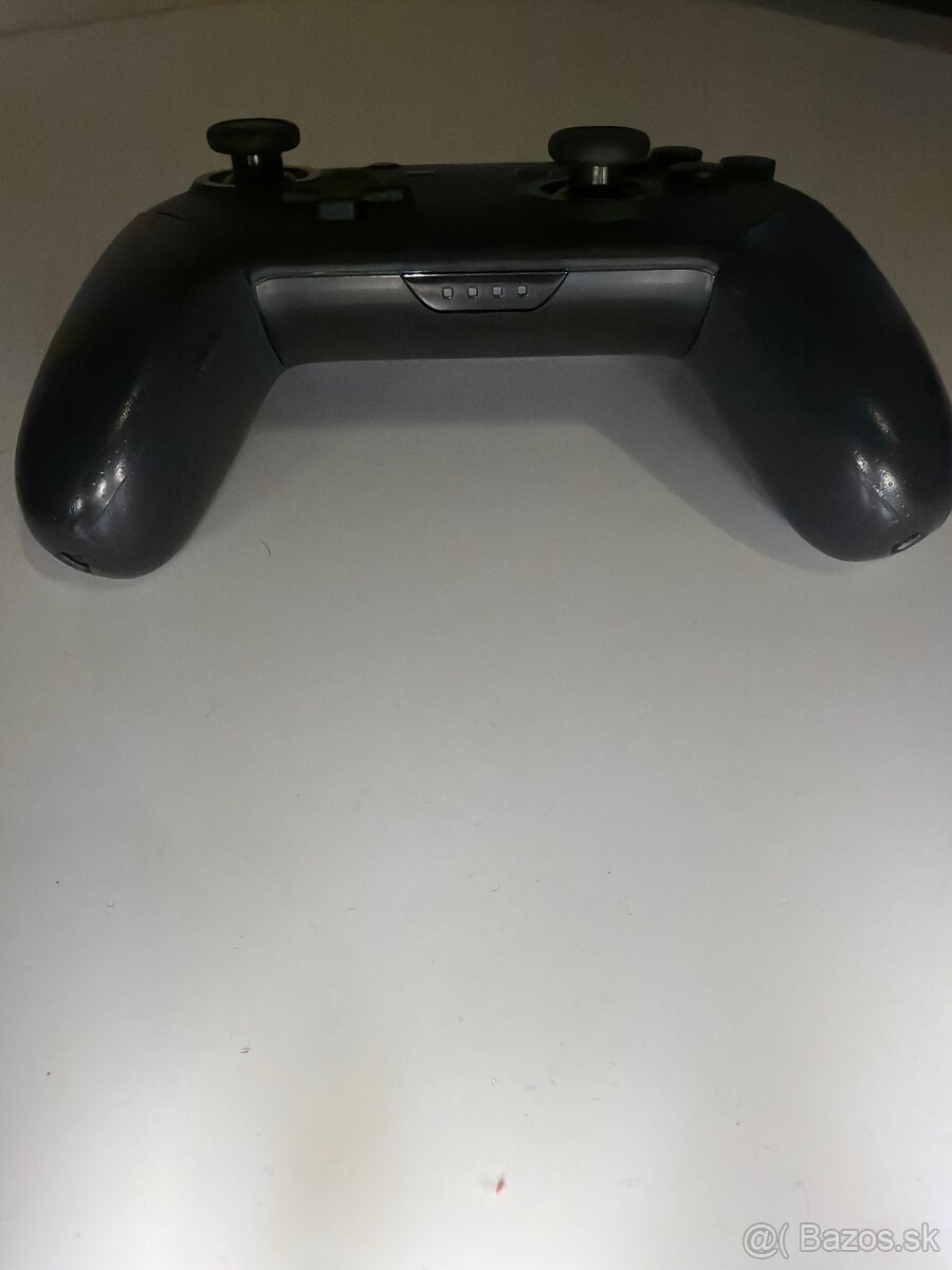 Nintendo Switch Pro Controller - 4