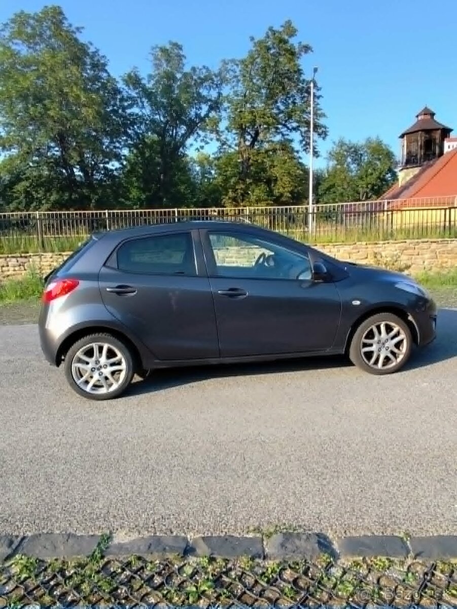 Mazda 2 - 4