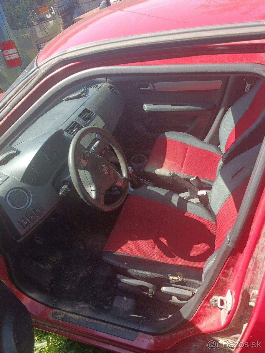 Rozpredám Suzuki Swift 1.3 - 4