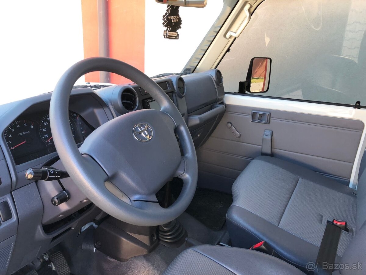 Toyota Land cruiser  HZJ 71