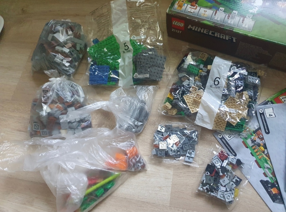 Lego Minecraft 21127 - 4