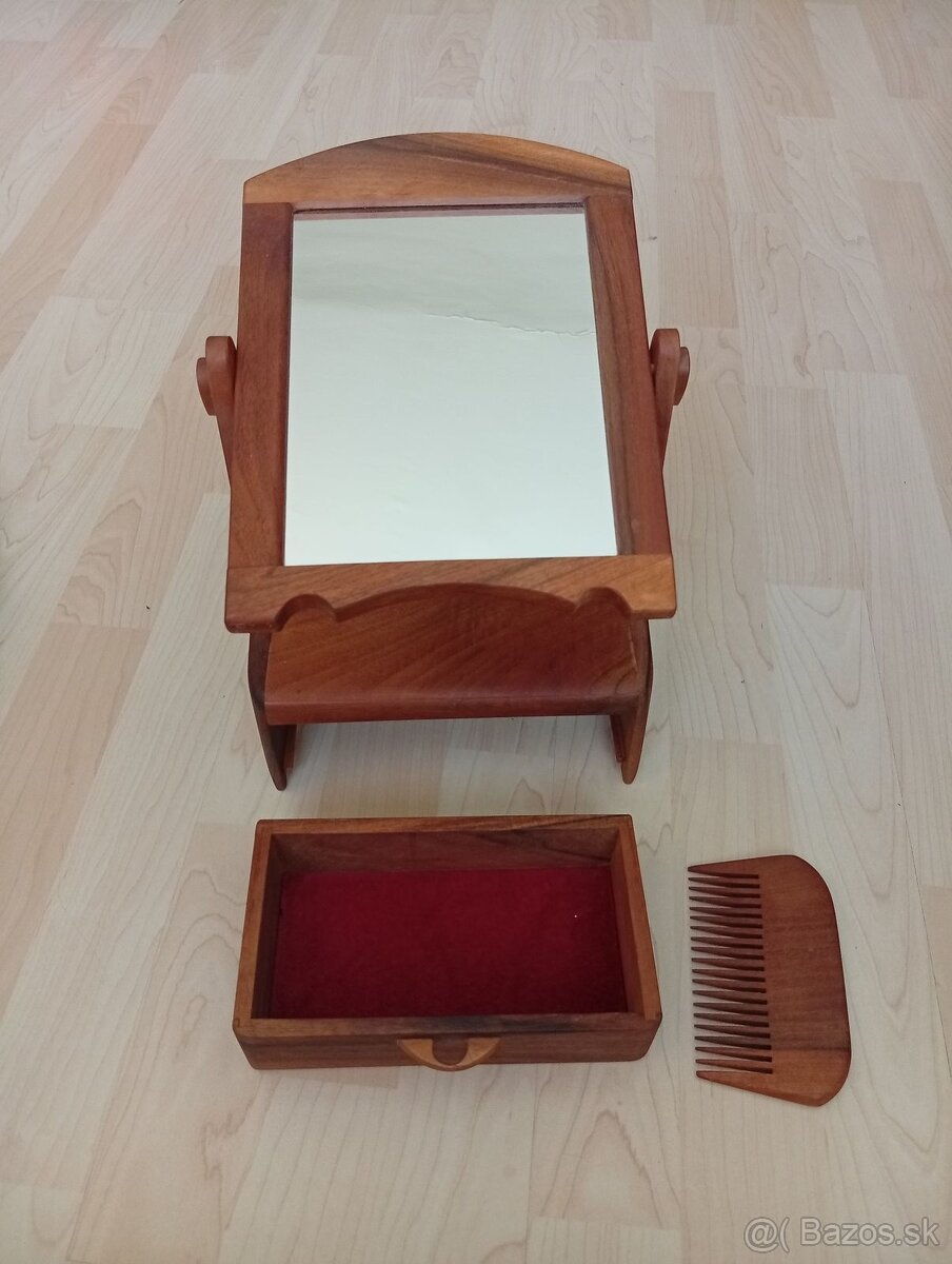 Mini toaletný stolík + hrebeň - 4