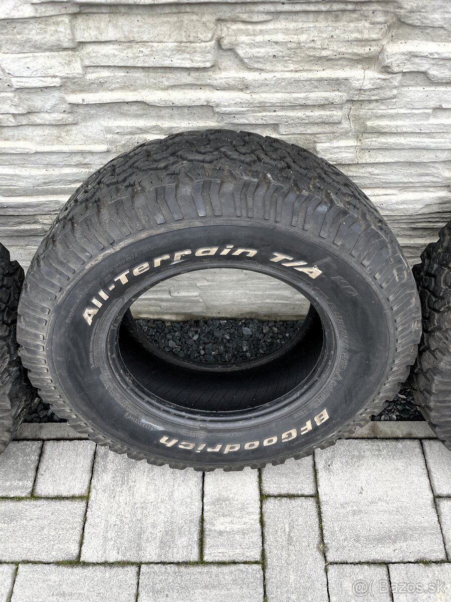 285/70 R17 BFGoodrich Off-Road - 4