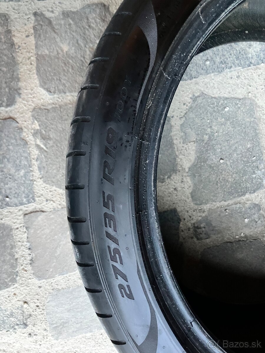 2x 245/40 r19 - 2x 275/35 r19 - 4