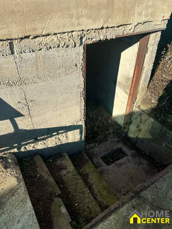 PREDAJ : ZÁHRADA S MUROVANOU CHATKOU, KOMÁRNO - 4