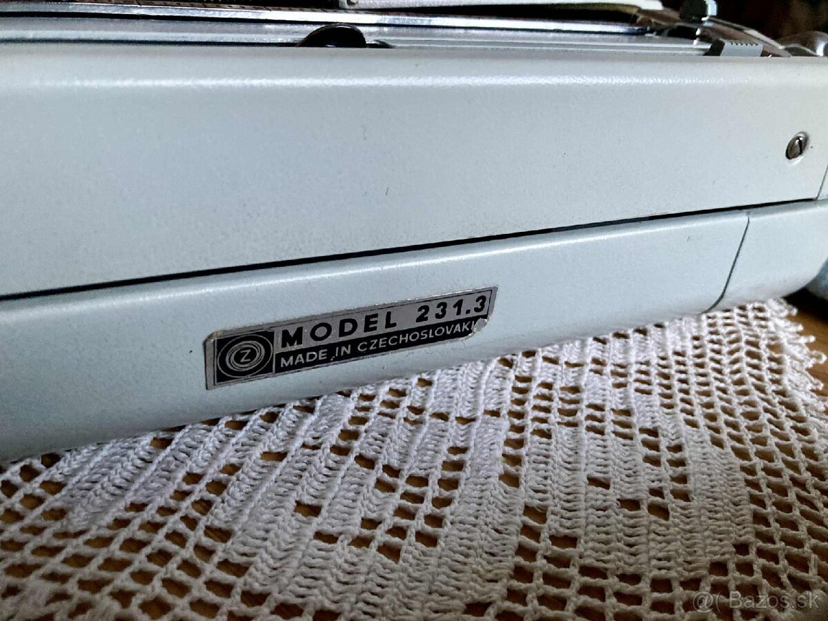 Kufrikový písací stroj Consul 231.3 - 4