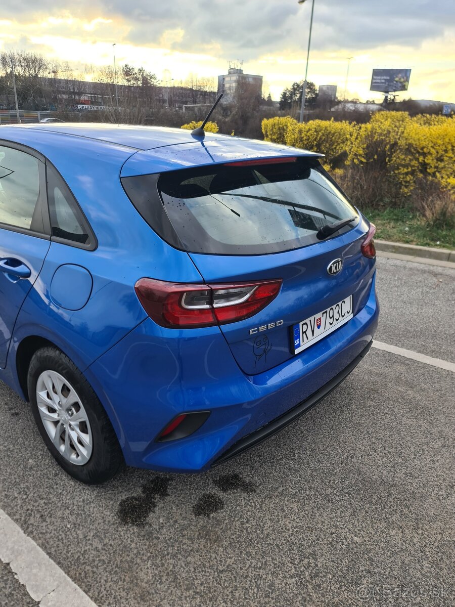 Predám Kia Ceed Amber 1.4 73 kw benzín - 4