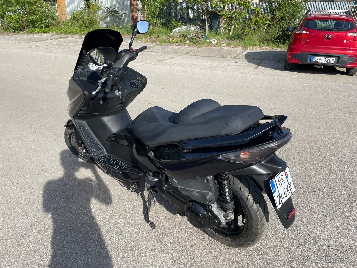 Predám maxi scooter Kymco 300 - 4