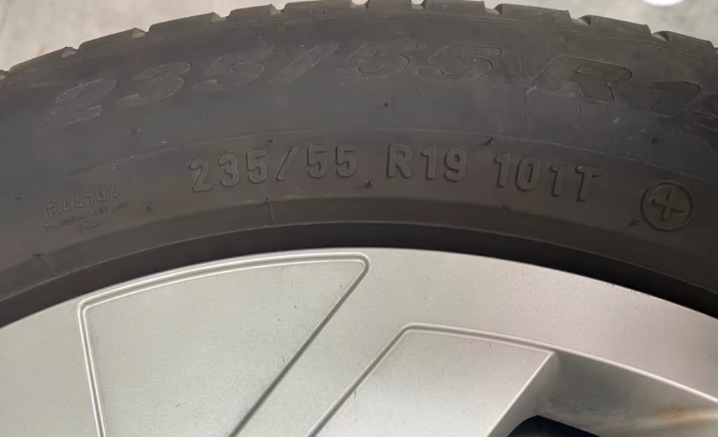 Audi Q4 Etron 235/55R19 celá sada disky aj pneu - 4