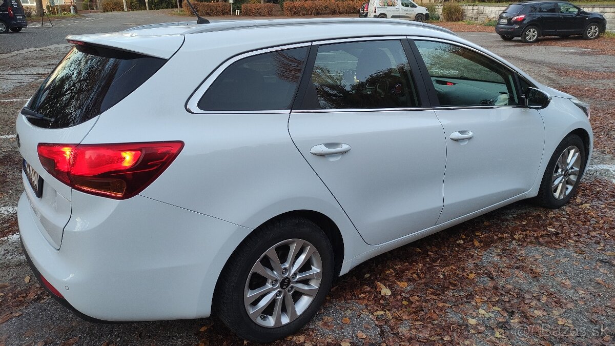 KIA CEED SW 1.6 GDI GOLD A/T (2017) – Po masívnom servise - 4
