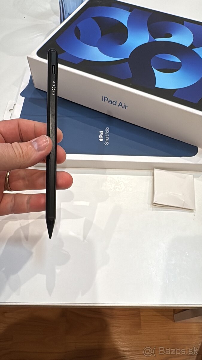 Predám iPad Air M1 - 4