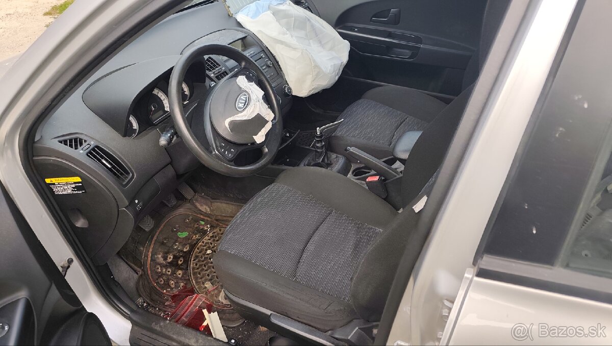 Rozpredam Kia ceed 1,6crdi 85kw - 4