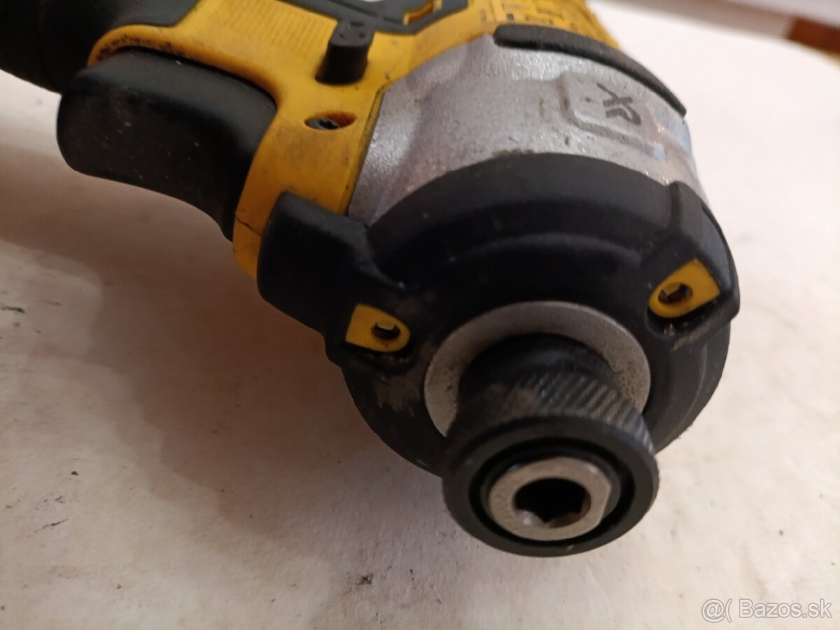 Dewalt rázový uťahovák 887 - 4