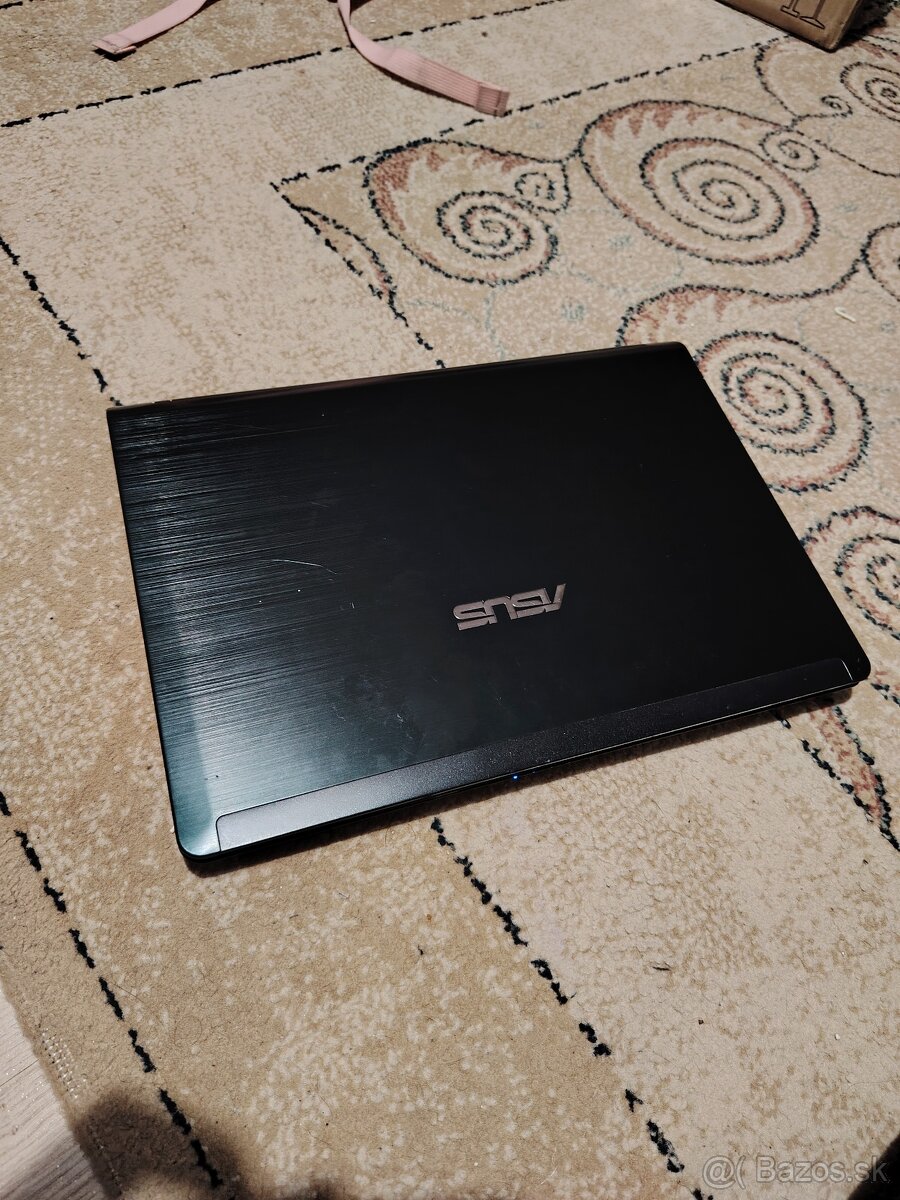 Asus UL08V - 4
