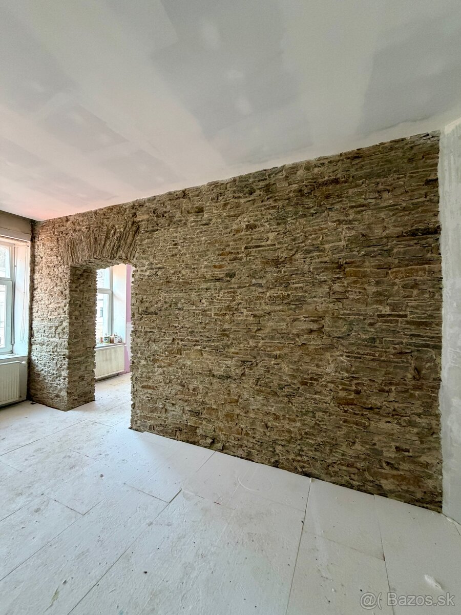 Dva 3izbové byty na námestí - 4