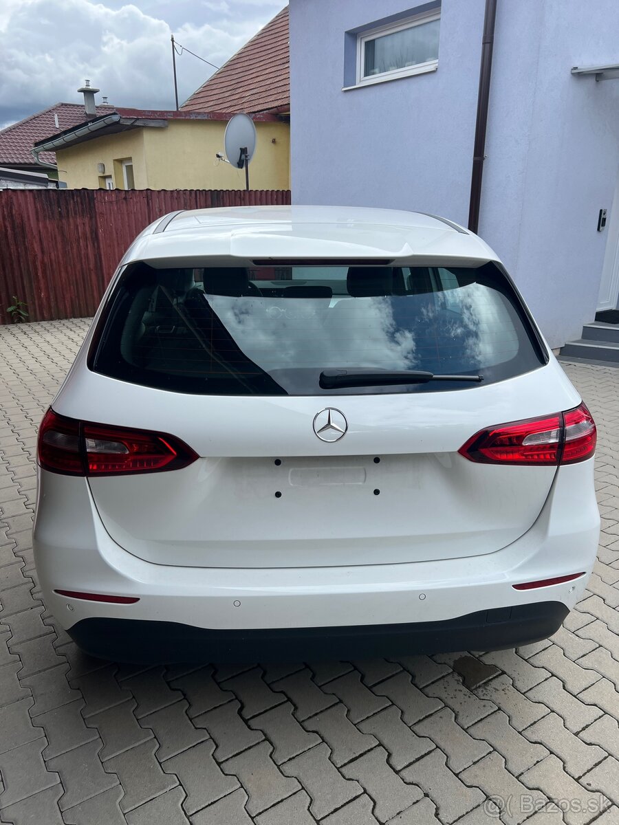 Mercedes Benz B180 - 4