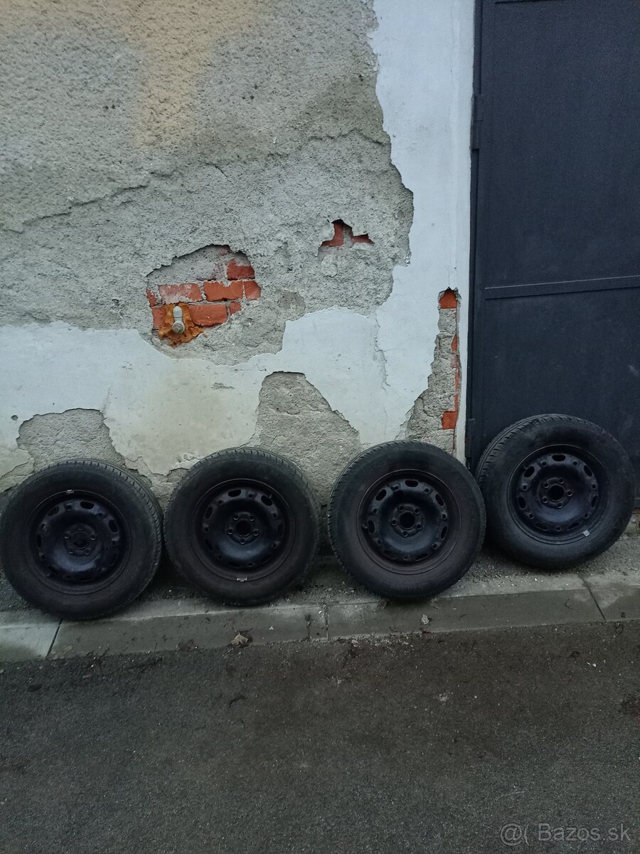 Predám letné pneumatiky s diskami - 4