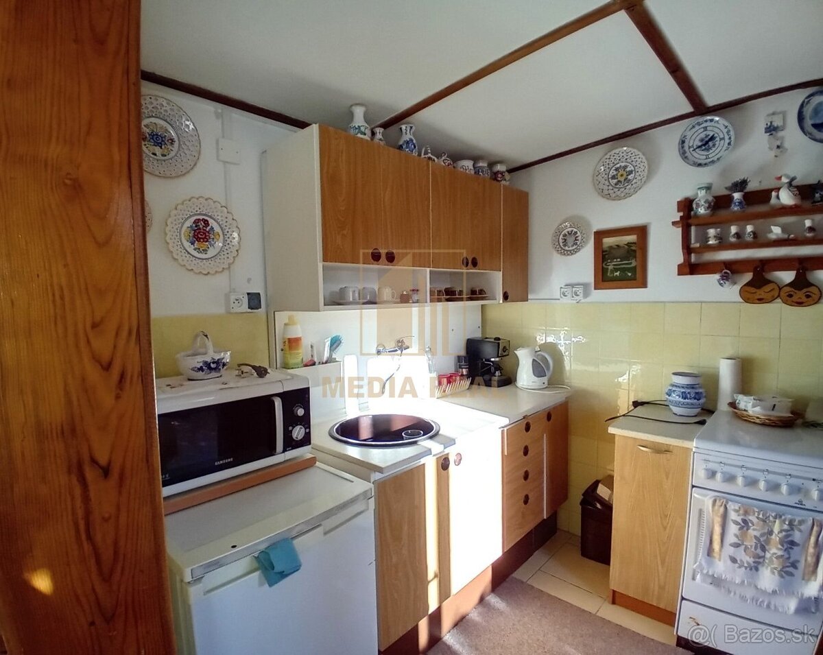 Predaj pozemok + murovaná záhradná chatka s terasou, možnosť - 4