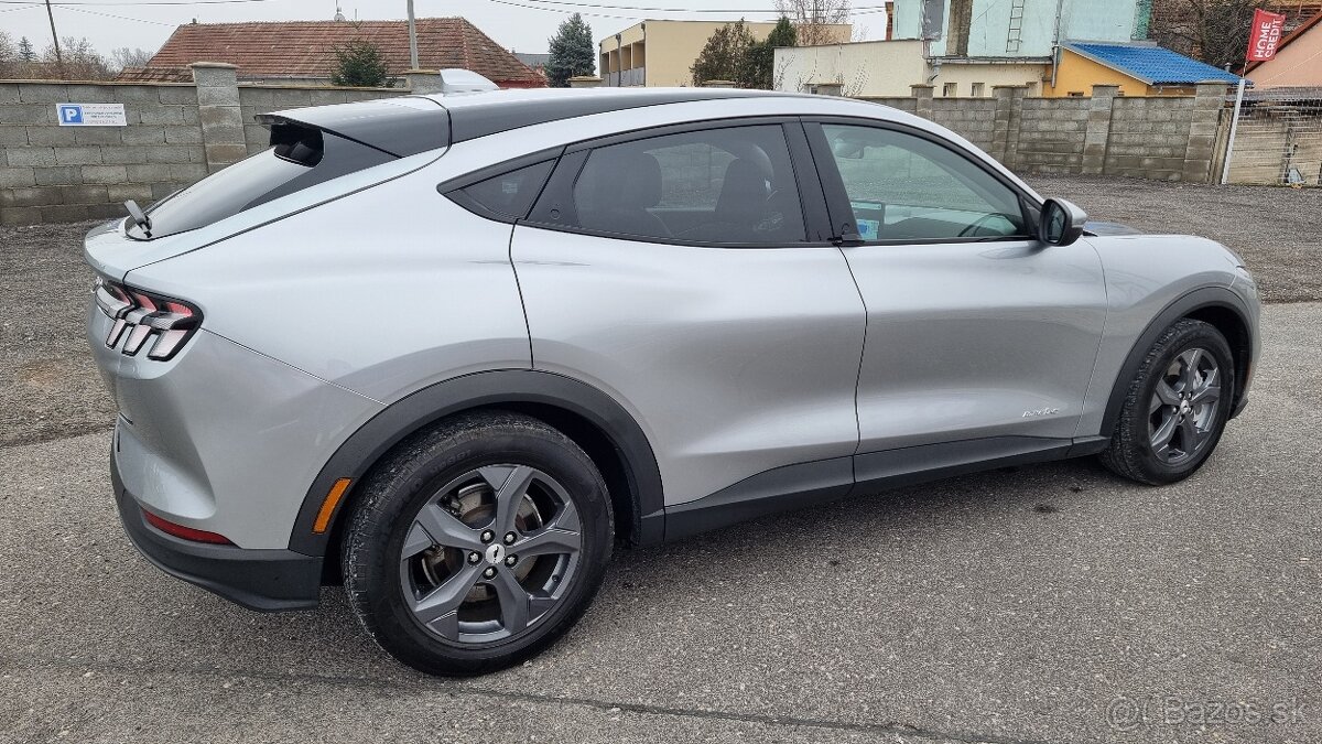 Ford Mustang Mach-E 75,7kWh RWD MAX, 221kW za 28.990 € s DPH - 4