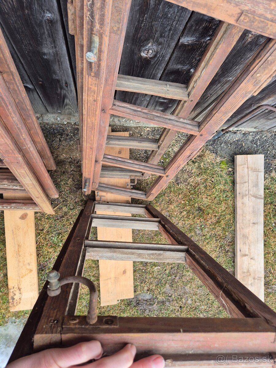 Staré drevené krídla okien - 4