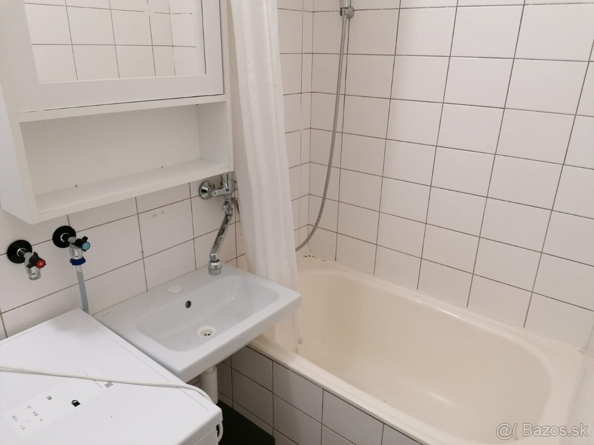 Predaj 1-izbový byt ZVOLEN Podborová - 4