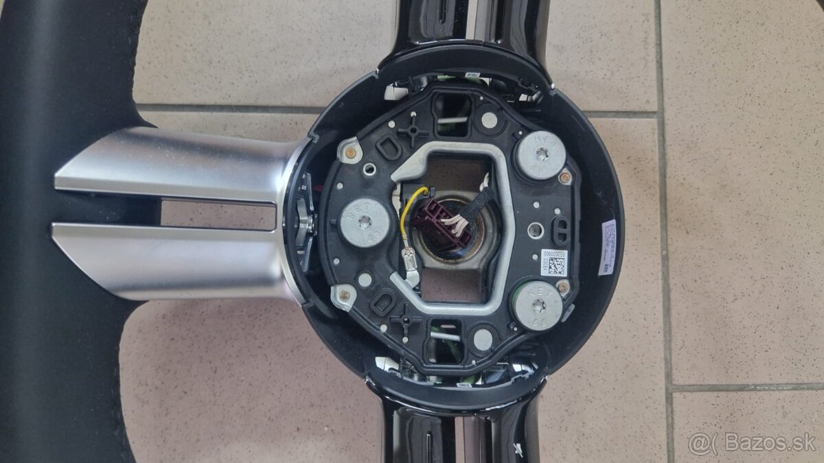 Volant MERCEDES AMG - 4