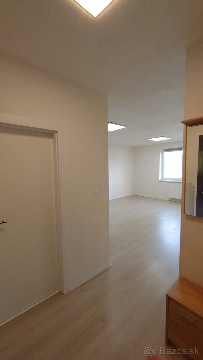 Byt Žarec 2 izbový s balkónom - 4