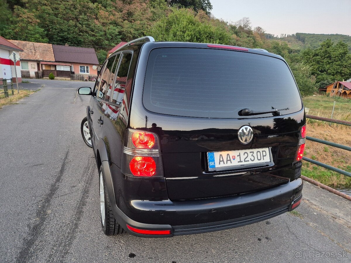 Touran CROSS1.9tdi 6RYCHLOSTNY - 4