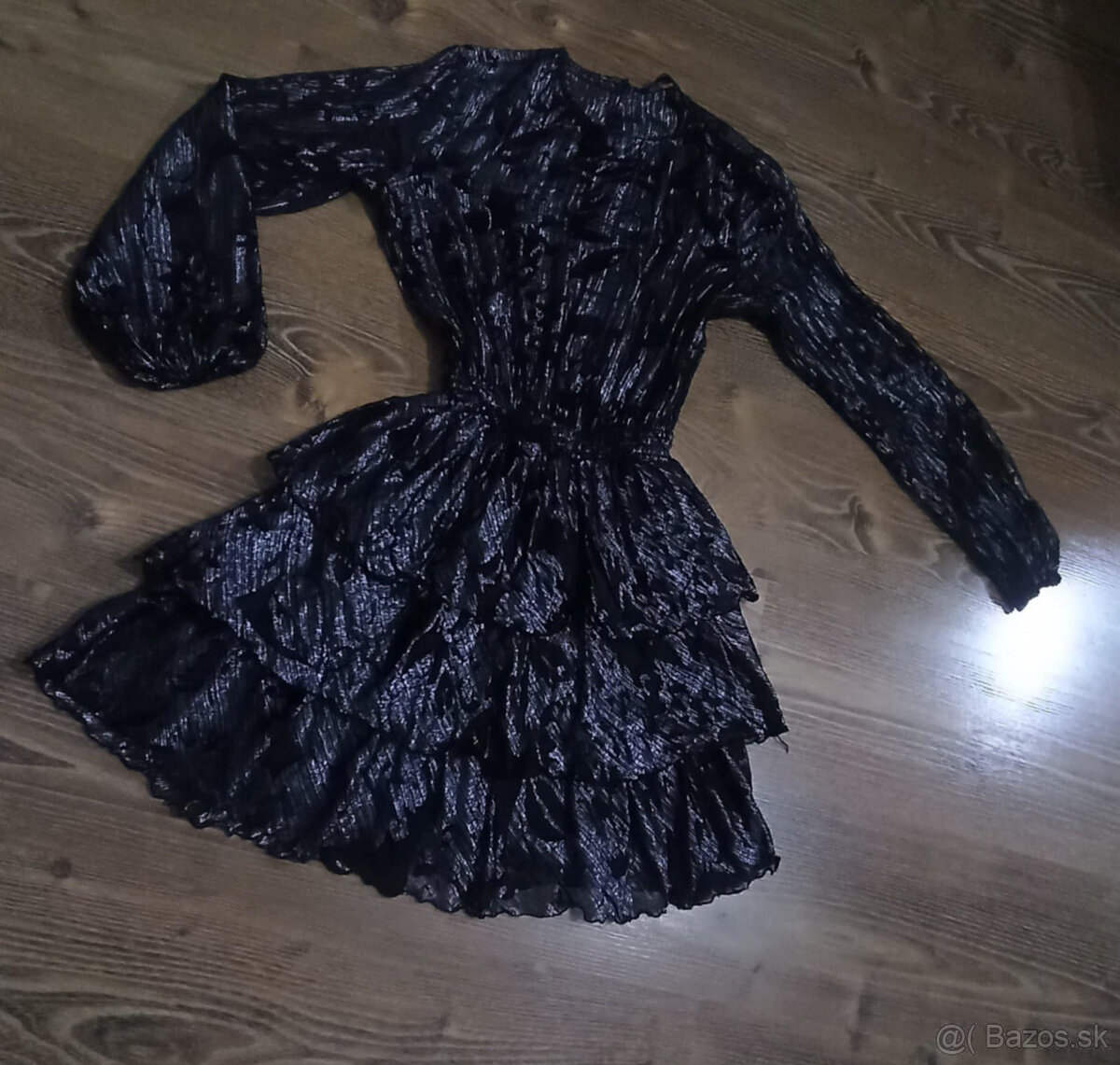 Spoločenské šaty, lesklé čierno strieborné ,veľk.M - 4