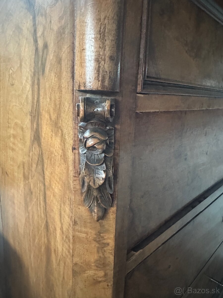 starožitná komoda - 4