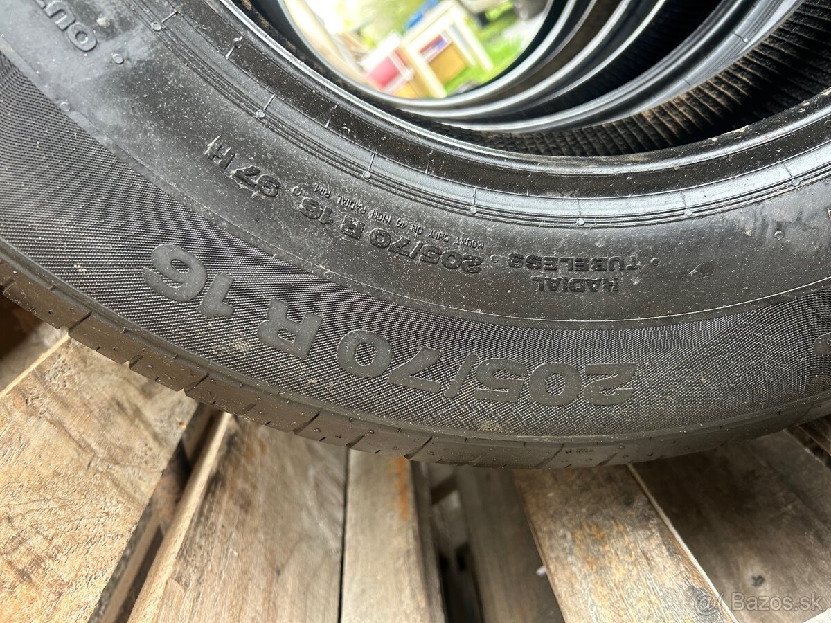 Continental 205/70/16”-97H - 4
