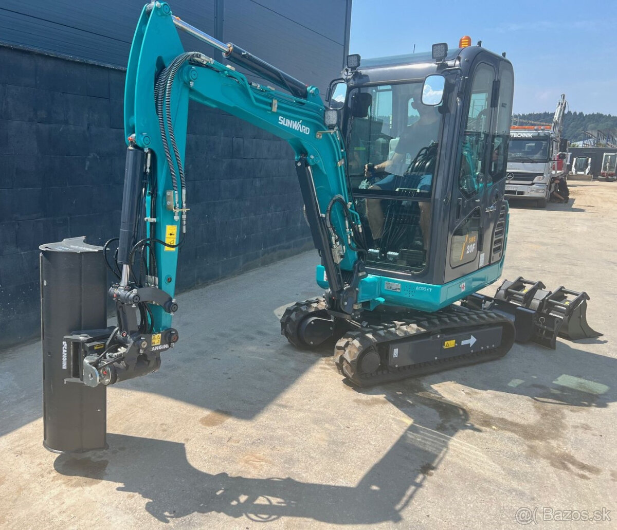 SUNWARD SWE20F+ powertilt + hydraulický rýchloupinač - 4