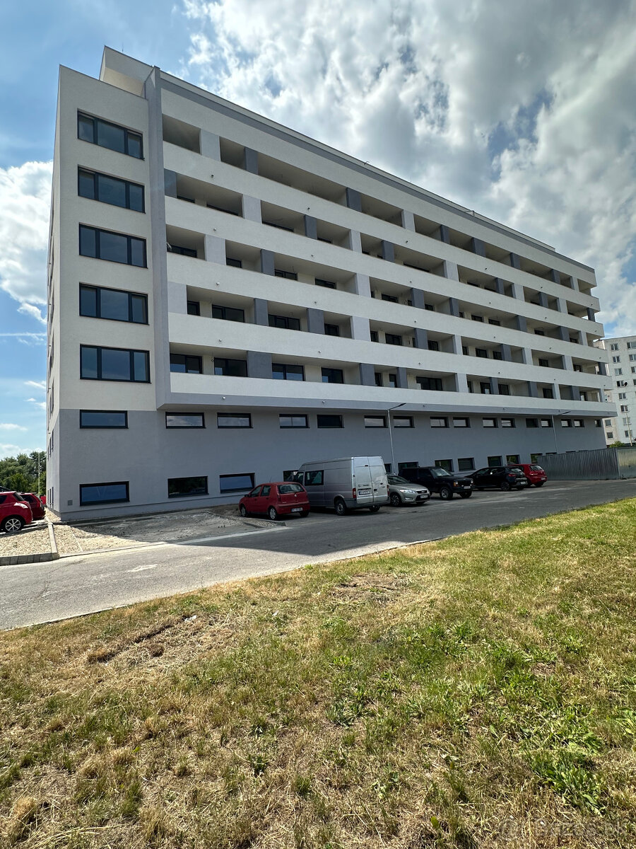 Na predaj 2-izbový byt Michalovce Zvončeková - 4