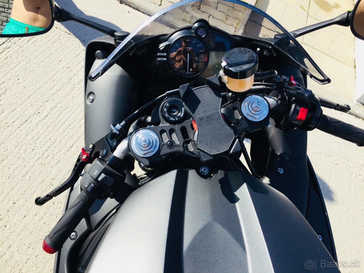 Predam Yamaha R1 - 4