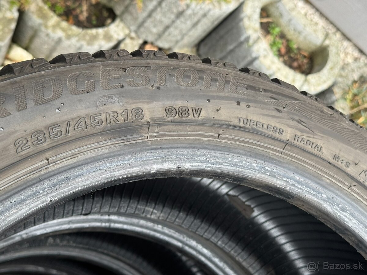 235/45 R18 - 4