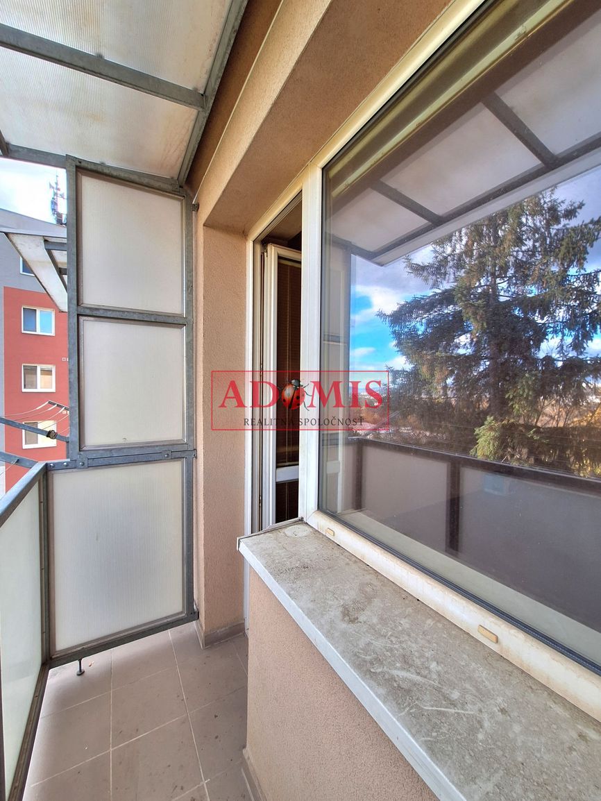 ADOMIS - predáme 2izbový tehlový byt 57m2, balkón, Podhradov - 4