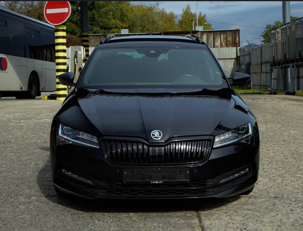 ✔️ Škoda Superb Combi 2.0 TDI Sportline DSG - 4