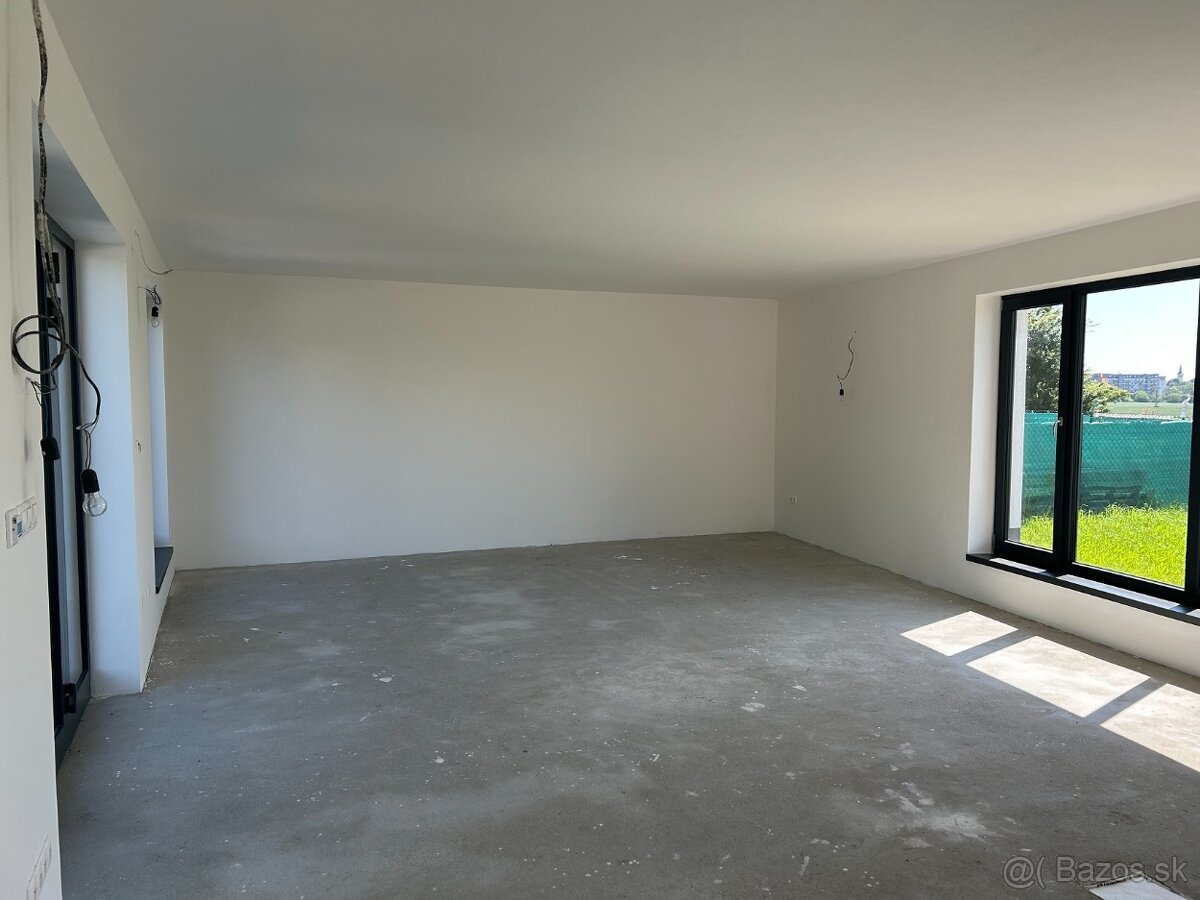 Objekt na bývanie aj podnikanie v Senci - 4