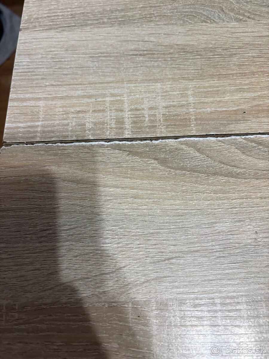 Predám rozkladací jedálensky stôl 90x90cm - 4