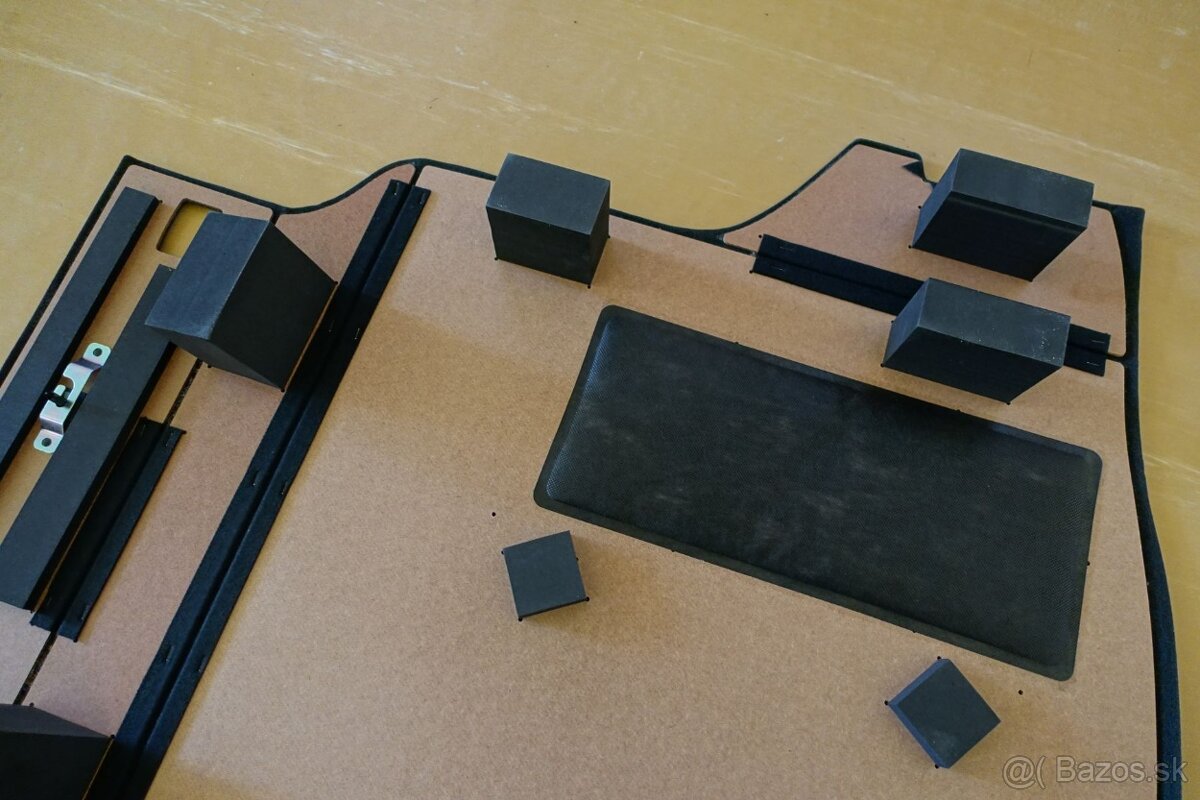 Plato do kufra Honda Civic X - 4