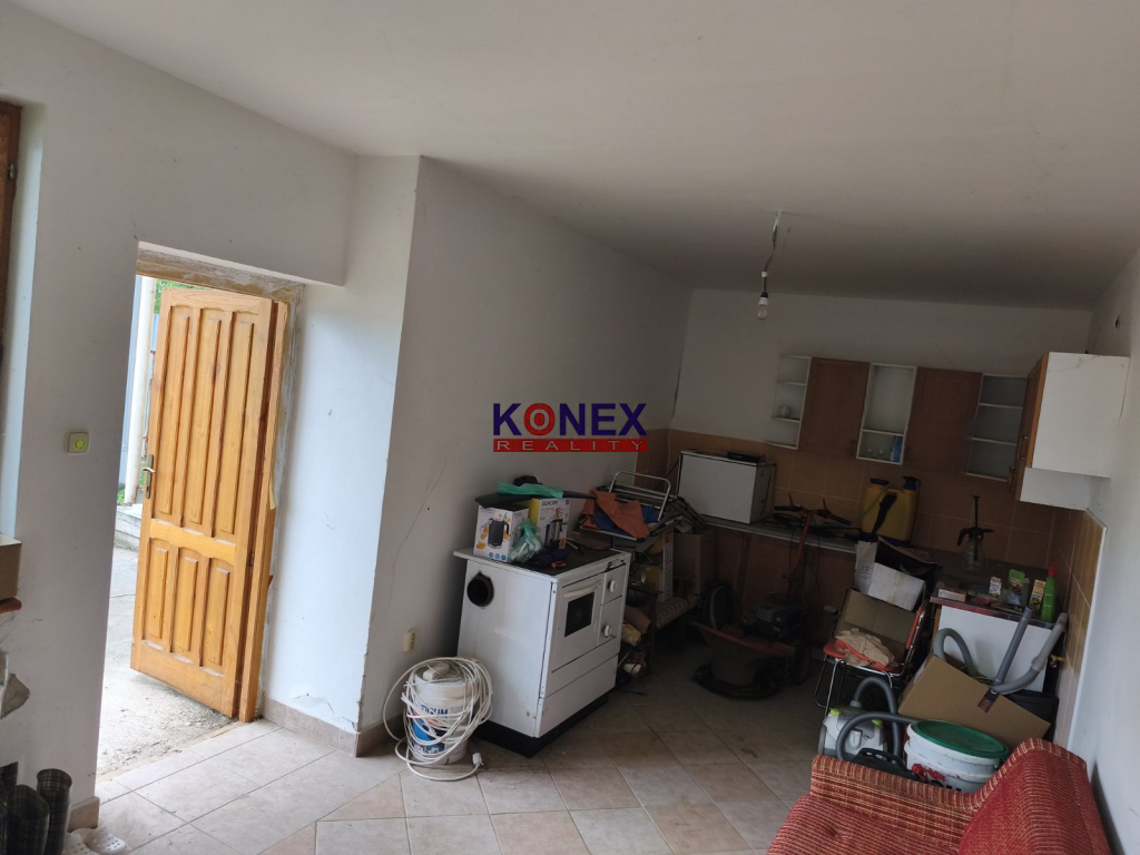 Dvojpodlažný priestranný dom na predaj - Sobrance – Komárovc - 4