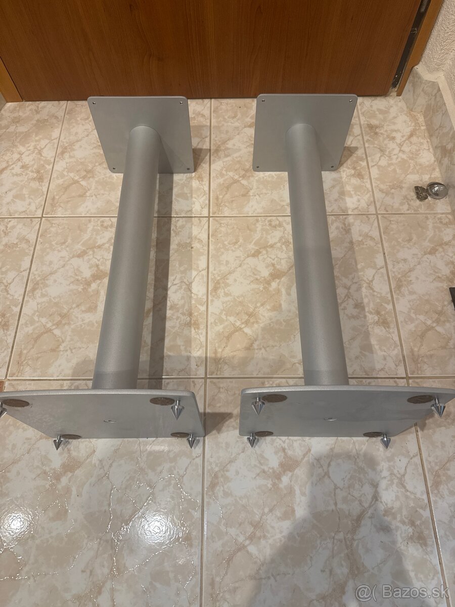 Stojany na regalove repro. - 4