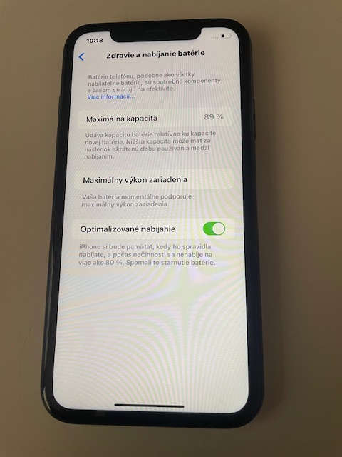 Krásny Iphone XR čiernej farby 64GB batéria 89 percent - 4