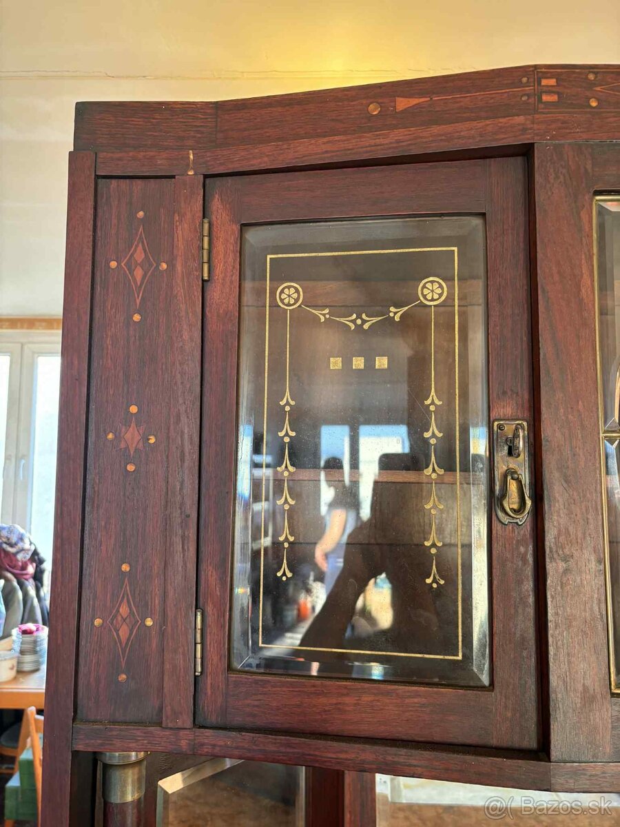 Predám secesny príborník s mramorom - 4