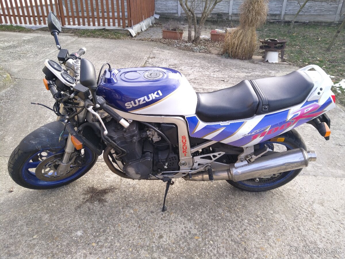 Suzuki GSXR 1100 - 4