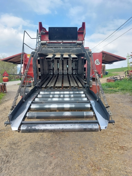 Lis na hranaté balíky New Holland BB960 - 4