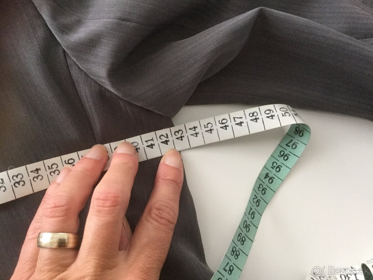 Kvalitny oblek v.134 obleceny 2 razy - 4