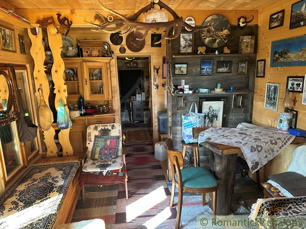 Drevenička na polosamote, obec Drábsko - 4