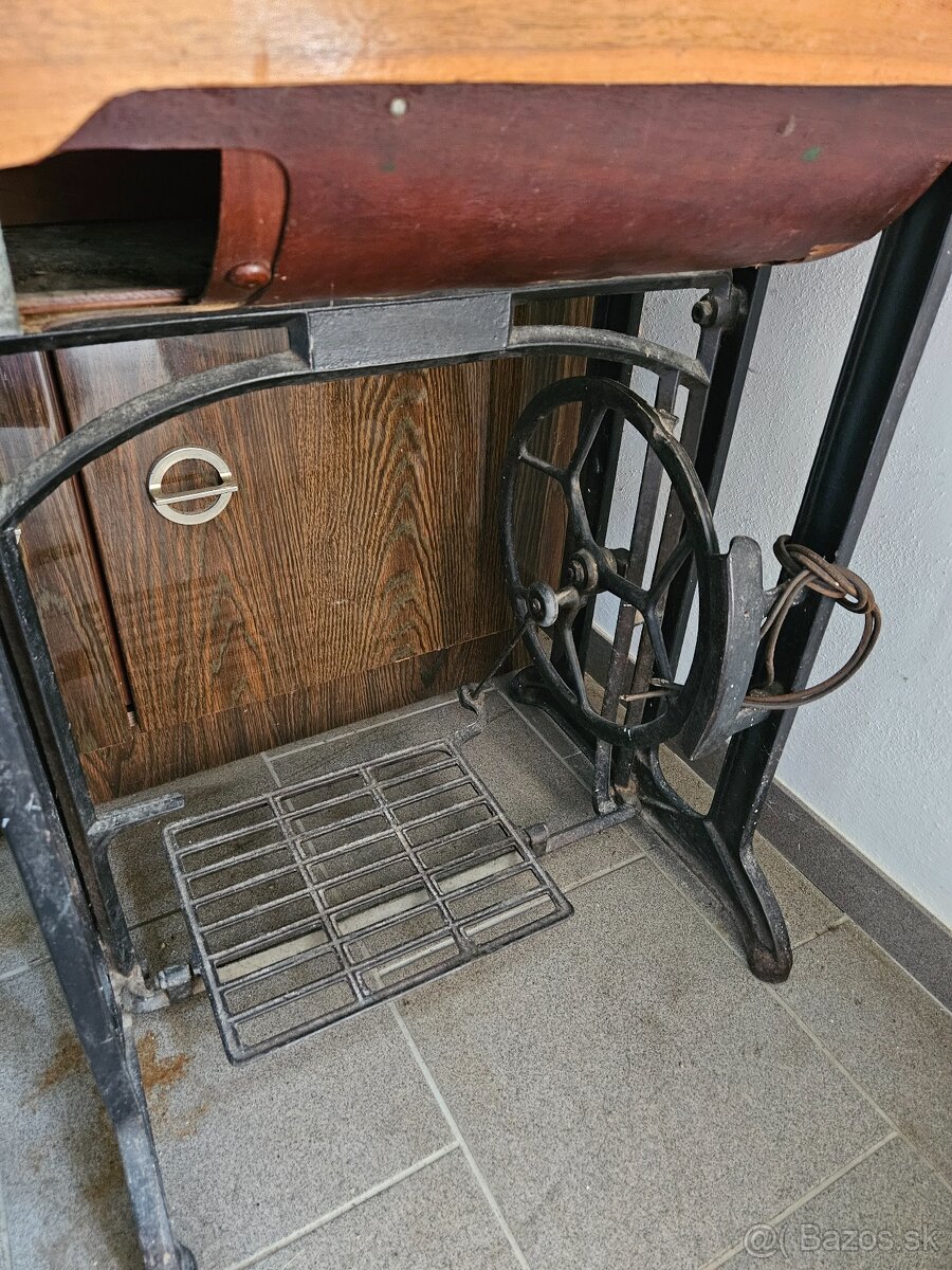 Šijací stroj Central Bobbin - 4